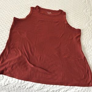 $4 (bundle only minimum $10) Basic tank , kinda burnt orange, XL